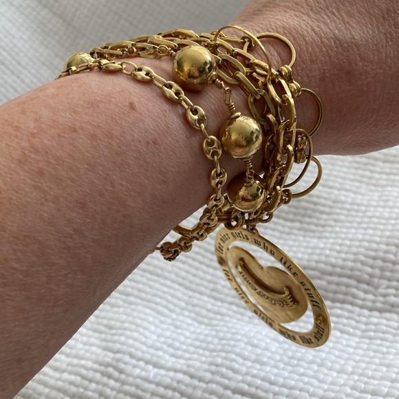 vintage, juicy couture, large toggle bracelet with a large juicy charm. - Picture 3 of 5